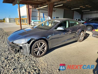 2013 TESLA MODEL S 5YJSA1CG6DFP17255 - główne zdjęcie licytacji z USA - miniatura