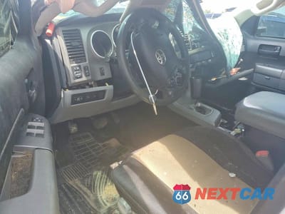 Zdjęcie 8 z 12 samochodu: 2013 TOYOTA TUNDRA CREWMAX SR5 VIN:5TFDM5F13DX042064 - miniatura