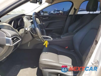Zdjęcie 7 z 12 samochodu: 2018 JAGUAR XE VIN:SAJAR4FX7JCP38885 - miniatura