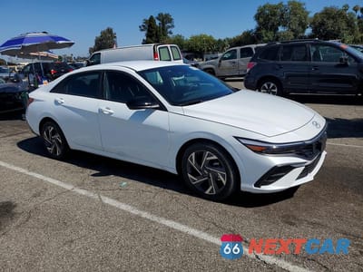 Czwarte zdjęcie samochodu z boku: 2025 HYUNDAI ELANTRA SEL SPORT VIN:KMHLM4DG1SU065916 - miniatura