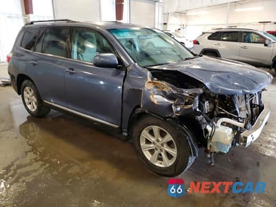 Czwarte zdjęcie samochodu z boku: 2011 TOYOTA HIGHLANDER BASE VIN:5TDBK3EH7BS066077 - miniatura