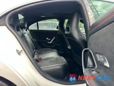 Zdjęcie 9 z 10 samochodu: 2021 MERCEDES-BENZ CLA AMG 35 4MATIC VIN:W1K5J5BB0MN167360 - miniatura