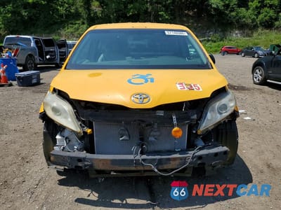 Piąte zdjęcie samochodu w środku: 2016 TOYOTA SIENNA L 7-PASSENGER VIN:5TDZK3DC6GS700586 - miniatura
