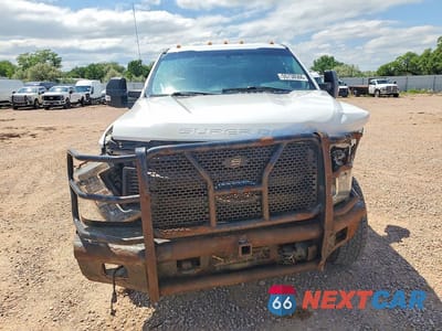 Piąte zdjęcie samochodu w środku: 2019 FORD F350 VIN:1FD8W3HT1KEG35912 - miniatura