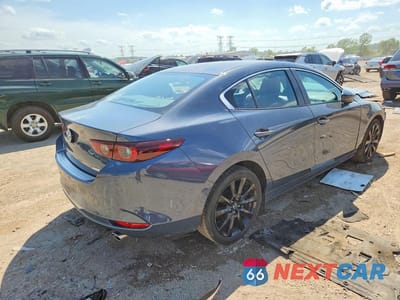 Trzecie zdjęcie samochodu z tyłu: 2025 MAZDA 3 PREFERRED VIN:3MZBPBCM3SM475878 - miniatura