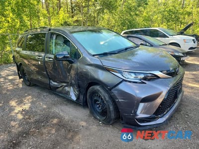 Czwarte zdjęcie samochodu z boku: 2021 TOYOTA SIENNA LE VIN:5TDGSKFC1MS016118 - miniatura