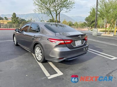 Trzecie zdjęcie samochodu z tyłu: 2019 TOYOTA CAMRY LE VIN:4T1B11HK2KU212309 - miniatura