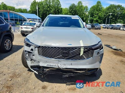 Piąte zdjęcie samochodu w środku: 2026 VOLVO XC90 PLUS VIN:YV4H60PE7T1495716 - miniatura