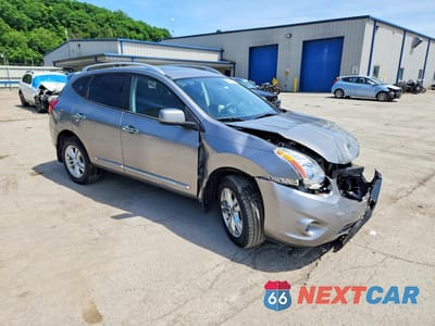 Czwarte zdjęcie samochodu z boku: 2013 NISSAN ROGUE S VIN:JN8AS5MVXDW115777 - miniatura