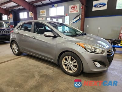 Czwarte zdjęcie samochodu z boku: 2013 HYUNDAI ELANTRA VIN:KMHD35LE0DU128312 - miniatura