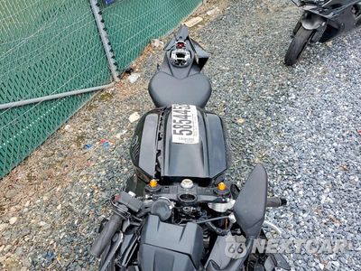 Piąte zdjęcie samochodu w środku: 2025 YAMA YZFR7 VIN:JYARM38E9SA018101 - miniatura