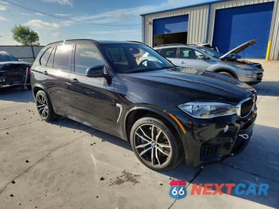 Czwarte zdjęcie samochodu z boku: 2016 BMW X5 M VIN:5YMKT6C54G0C89799 - miniatura