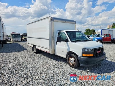Czwarte zdjęcie samochodu z boku: 2018 GMC SAVANA BOX TRUCK VIN:7GZ37TCG8JN900736 - miniatura