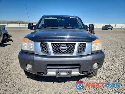 Piąte zdjęcie samochodu w środku: 2015 NISSAN TITAN PRO-4X VIN:1N6BA0EC9FN510090 - miniatura