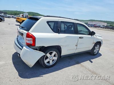 Trzecie zdjęcie samochodu z tyłu: 2008 JEEP COMPASS SPORT VIN:1J8FT47W88D525758 - miniatura