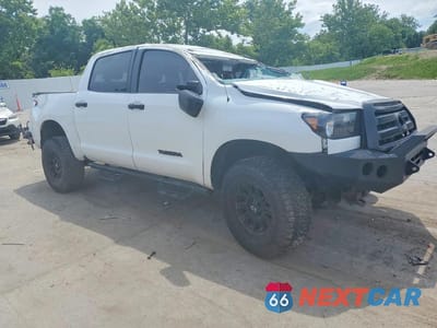 Czwarte zdjęcie samochodu z boku: 2013 TOYOTA TUNDRA CREWMAX SR5 VIN:5TFDM5F13DX042064 - miniatura