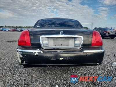 Zdjęcie 6 z 12 samochodu: 2003 LINCOLN TOWN CAR CARTIER VIN:1LNHM83W43Y643197 - miniatura