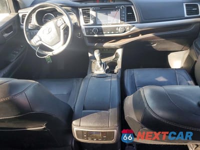 Zdjęcie 8 z 13 samochodu: 2018 TOYOTA HIGHLANDER XLE VIN:5TDKZRFH7JS280711 - miniatura