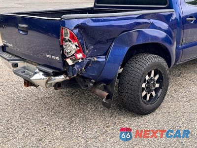 Czwarte zdjęcie samochodu z boku: 2015 TOYOTA TACOMA V6 VIN:3TMLU4EN6FM200996 - miniatura