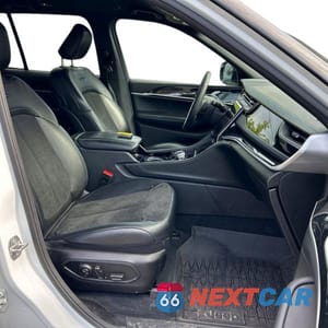 Piąte zdjęcie samochodu w środku: 2022 JEEP GRAND CHEROKEE TRAILHAWK 4XE VIN:1C4RJYC62N8762046 - miniatura