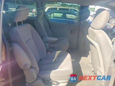 Zdjęcie 11 z 13 samochodu: 2002 CHRYSLER TOWN & COUNTRY LX VIN:2C4GP44352R693436 - miniatura