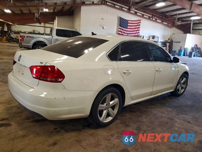 Trzecie zdjęcie samochodu z tyłu: 2013 VOLKSWAGEN PASSAT SE VIN:1VWBP7A35DC029551 - miniatura