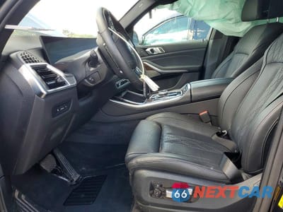 Zdjęcie 7 z 13 samochodu: 2026 BMW X5 XDRIVE50E VIN:5UX43EU09T9186801 - miniatura