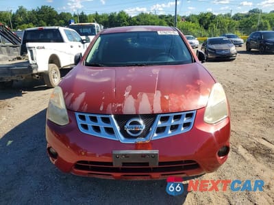 Piąte zdjęcie samochodu w środku: 2013 NISSAN ROGUE S VIN:JN8AS5MV5DW645705 - miniatura