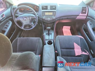 Zdjęcie 8 z 12 samochodu: 2005 HONDA ACCORD LX VIN:3HGCM56405G704194 - miniatura