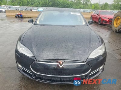 Piąte zdjęcie samochodu w środku: 2014 TESLA MODEL S VIN:5YJSA1S12EFP41471 - miniatura