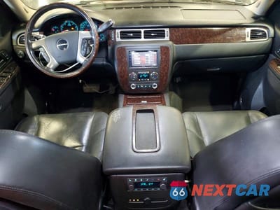 Zdjęcie 8 z 13 samochodu: 2011 GMC YUKON XL DENALI VIN:1GKS2MEF6BR274166 - miniatura