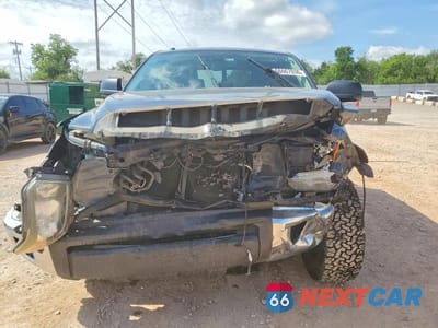 Piąte zdjęcie samochodu w środku: 2018 TOYOTA TUNDRA CREWMAX SR5 VIN:5TFDW5F19JX724842 - miniatura