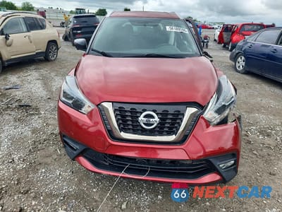 Piąte zdjęcie samochodu w środku: 2018 NISSAN KICKS SR VIN:3N1CP5CU1JL531882 - miniatura