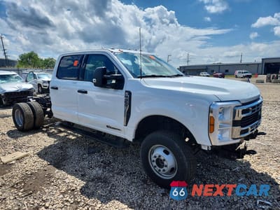 Czwarte zdjęcie samochodu z boku: 2025 FORD F350 SUPER DUTY VIN:1FT8W3DT6SEC97983 - miniatura