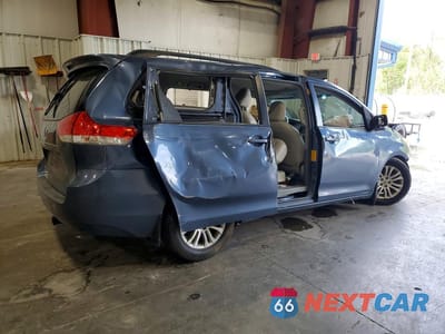 Trzecie zdjęcie samochodu z tyłu: 2014 TOYOTA SIENNA XLE 8-PASSENGER VIN:5TDYK3DC4ES449267 - miniatura