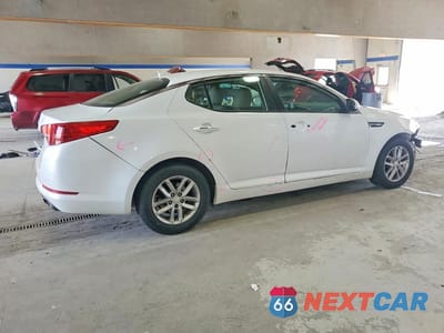 Trzecie zdjęcie samochodu z tyłu: 2013 KIA OPTIMA LX VIN:5XXGM4A71DG161080 - miniatura