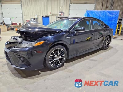 2018 TOYOTA CAMRY HYBRID SE 4T1B21HK2JU002479 - główne zdjęcie licytacji z USA - miniatura