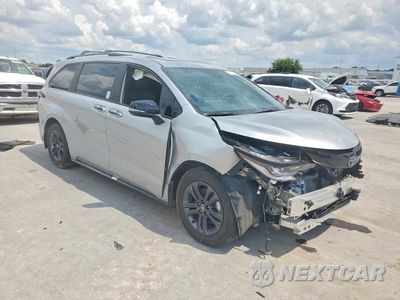 Czwarte zdjęcie samochodu z boku: 2025 TOYOTA SIENNA XSE 7-PASSENGER VIN:5TDCSKFC9SS218359 - miniatura