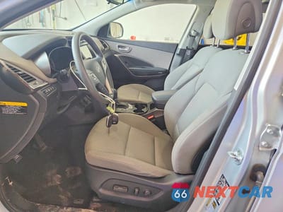 Zdjęcie 7 z 13 samochodu: 2017 HYUNDAI SANTA FE SE VIN:KM8SMDHF0HU167701 - miniatura