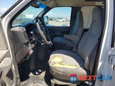 Zdjęcie 7 z 14 samochodu: 2003 GMC SAVANA G2500 VIN:1GTFG25T831139201 - miniatura
