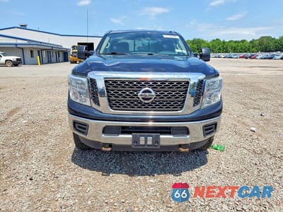 Piąte zdjęcie samochodu w środku: 2017 NISSAN TITAN XD SV VIN:1N6BA1F35HN575249 - miniatura