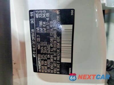 Zdjęcie 12 z 12 samochodu: 2019 VOLVO XC40 T5 R-DESIGN VIN:YV4162UM7K2107000 - miniatura