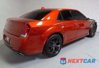 Trzecie zdjęcie samochodu z tyłu: 2021 CHRYSLER 300 TOURING VIN:2C3CCAAGXMH609365 - miniatura
