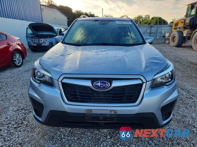 Piąte zdjęcie samochodu w środku: 2020 SUBARU FORESTER PREMIUM VIN:JF2SKAGC0LH565008 - miniatura