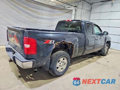 Trzecie zdjęcie samochodu z tyłu: 2012 CHEVROLET SILVERADO K1500 LT VIN:1GCRKSE7XCZ231667 - miniatura