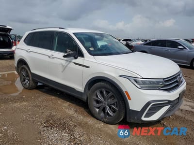 Czwarte zdjęcie samochodu z boku: 2022 VOLKSWAGEN TIGUAN SE VIN:3VV3B7AXXNM122687 - miniatura