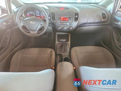 Zdjęcie 8 z 12 samochodu: 2014 KIA FORTE LX VIN:KNAFK4A62E5114247 - miniatura
