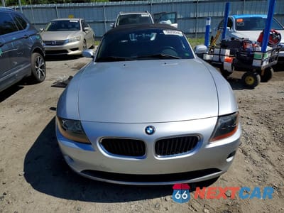Piąte zdjęcie samochodu w środku: 2003 BMW Z4 2.5 VIN:4USBT33483LR64522 - miniatura