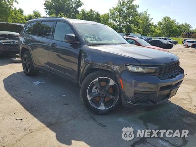 Czwarte zdjęcie samochodu z boku: 2023 JEEP GRAND CHEROKEE L LAREDO VIN:1C4RJKAG1P8870850 - miniatura