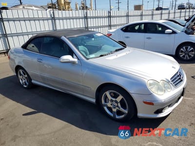 Czwarte zdjęcie samochodu z boku: 2005 MERCEDES-BENZ CLK 500 VIN:WDBTK75G55T042609 - miniatura